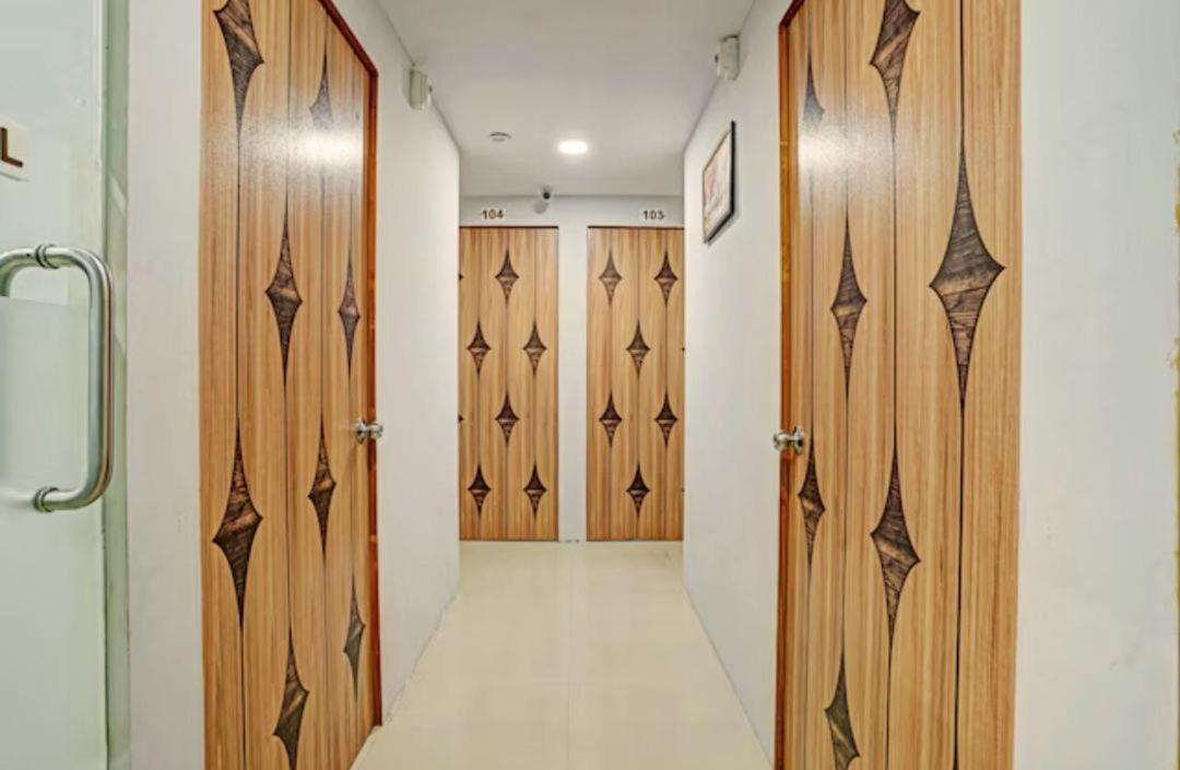 Hotel Welcome, Vip Road Vesu สุรัต ภายนอก รูปภาพ