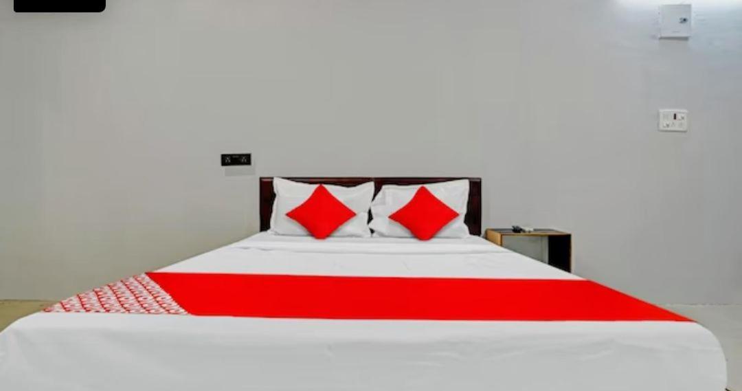 Hotel Welcome, Vip Road Vesu สุรัต ภายนอก รูปภาพ