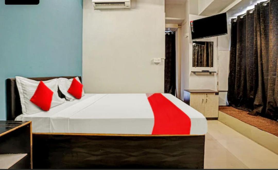 Hotel Welcome, Vip Road Vesu สุรัต ภายนอก รูปภาพ