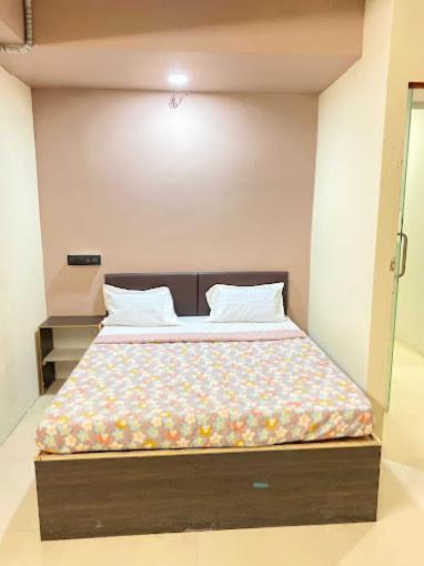 Hotel Welcome, Vip Road Vesu สุรัต ภายนอก รูปภาพ